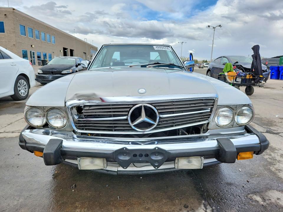 49994256 :رقم المزاد ، WDBBA48D1JA085221 vin ، 1988 Mercedes-benz 560 مزاد بيع