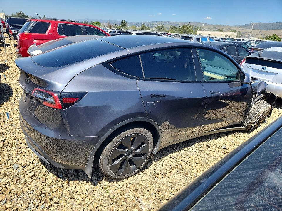 51858536 :رقم المزاد ، 7SAYGDEE8NF384583 vin ، 2022 Tesla Model Y مزاد بيع