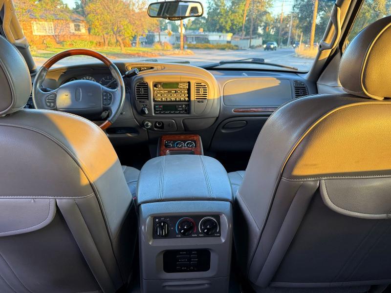 50707326 :رقم المزاد ، 5LMFU28A8YLJ24804 vin ، 2000 Lincoln Townhouse Navigator مزاد بيع