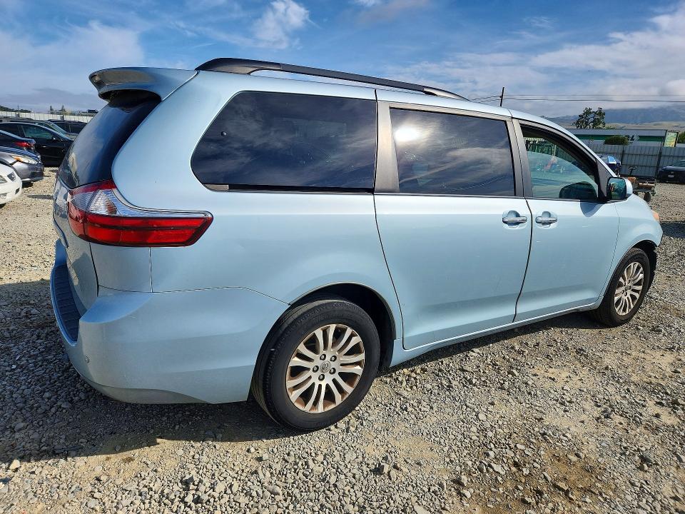2017 Toyota Sienna მანქანა იყიდება აუქციონზე, vin: 5TDYZ3DC0HS888854, აუქციონის ნომერი: 50131776
