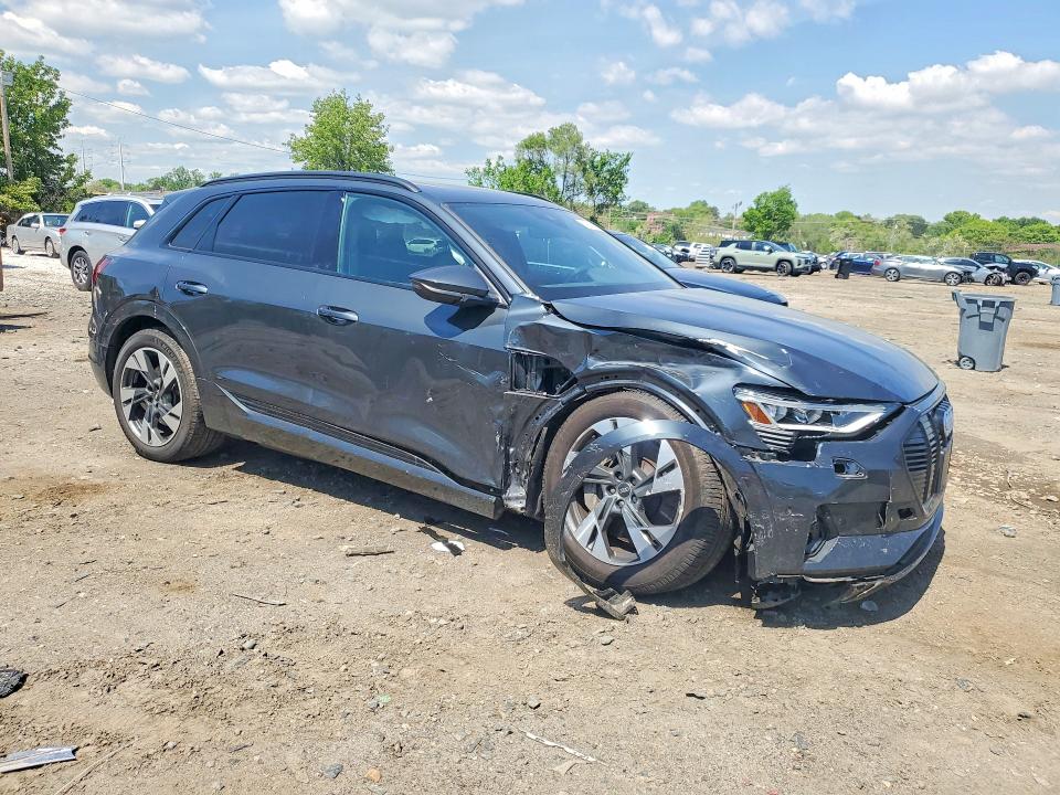 2022 Audi E-tron მანქანა იყიდება აუქციონზე, vin: WA1AAAGE0NB009960, აუქციონის ნომერი: 51321086