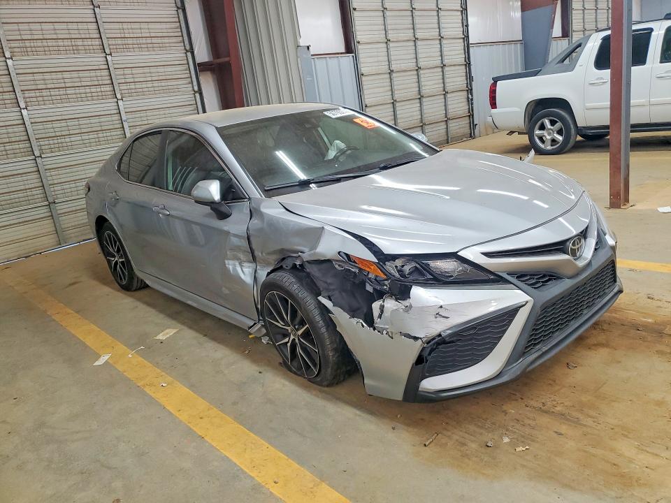 50793746 :رقم المزاد ، 4T1G11AK5MU598355 vin ، 2021 Toyota Camry Le مزاد بيع
