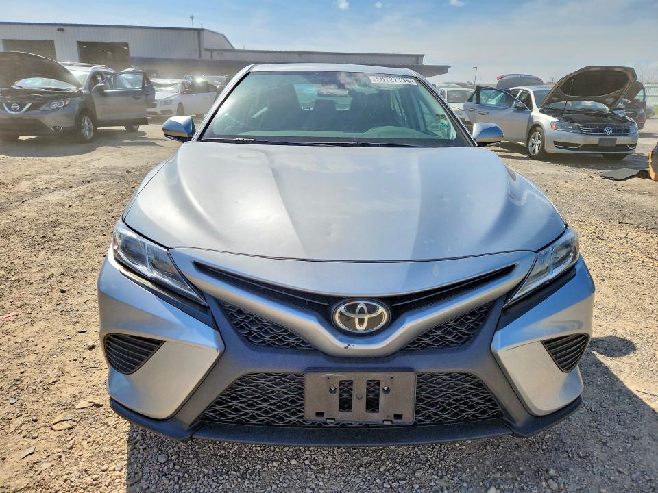 50727736 :رقم المزاد ، 4T1G11BK8LU011854 vin ، 2020 Toyota Camry مزاد بيع