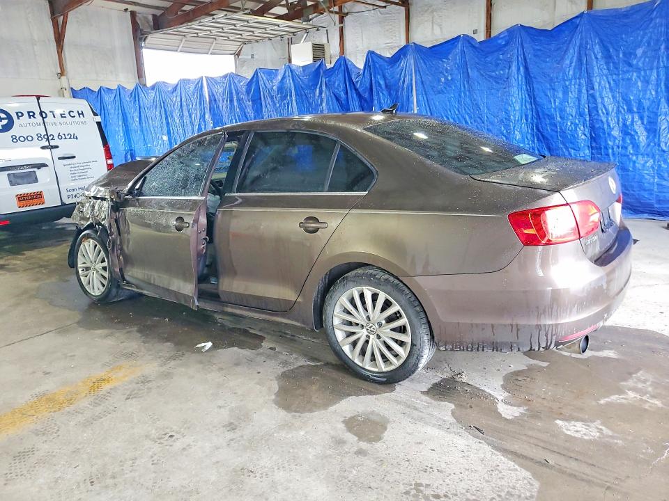 51607446 :رقم المزاد ، 3VWLL7AJ6EM391404 vin ، 2014 Volkswagen Jetta مزاد بيع