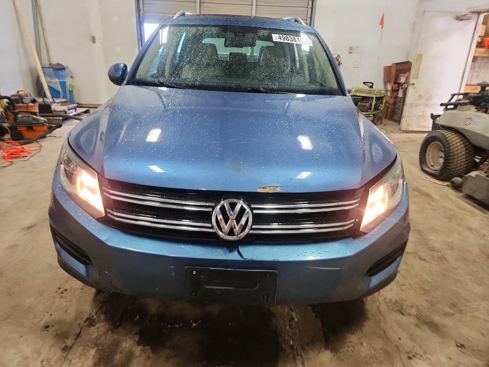 49838106 :رقم المزاد ، WVGRV7AX8HK025608 vin ، 2017 Volkswagen Tiguan مزاد بيع