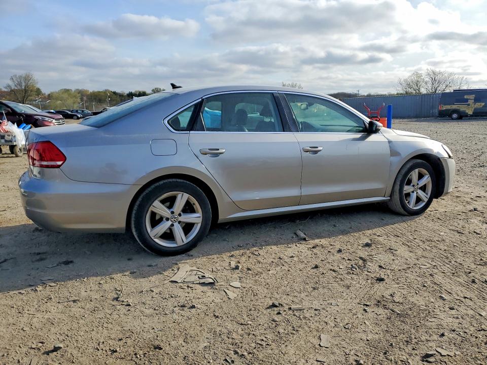2012 Volkswagen Passat მანქანა იყიდება აუქციონზე, vin: 1VWBP7A32CC037685, აუქციონის ნომერი: 49103856