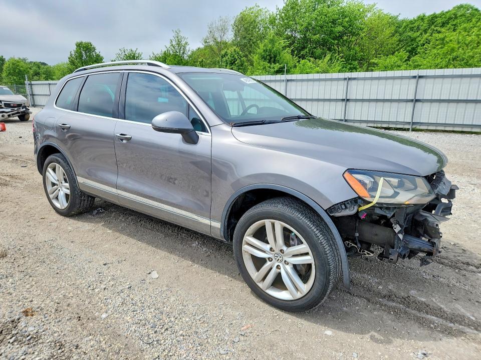 49149786 :رقم المزاد ، WVGFF9BP6BD000664 vin ، 2011 Volkswagen Touareg مزاد بيع