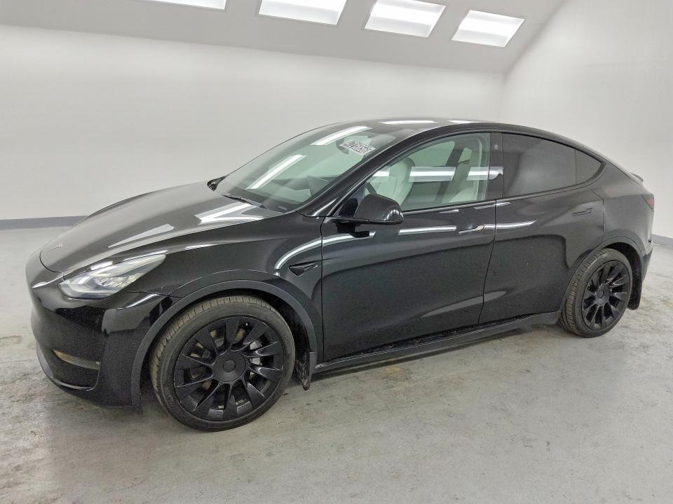 47215856 :رقم المزاد ، 5YJYGAEE6MF201613 vin ، 2021 Tesla Model Y مزاد بيع