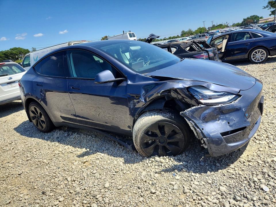 51858536 :رقم المزاد ، 7SAYGDEE8NF384583 vin ، 2022 Tesla Model Y مزاد بيع