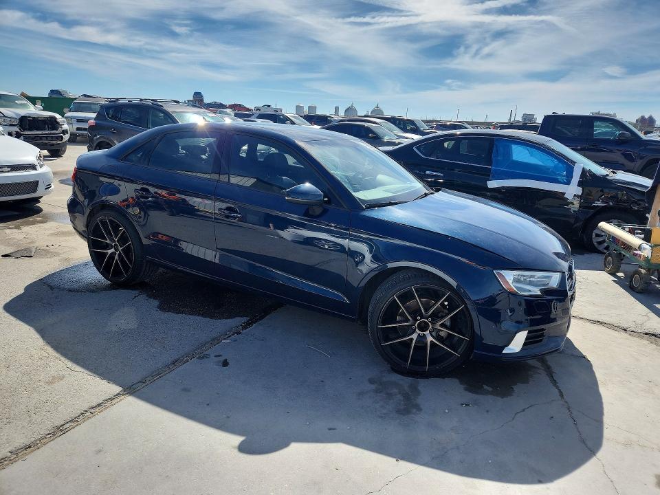 Продаж на аукціоні авто 2017 Audi A3, vin: WAUAUGFF4H1049444, номер лоту: 48864386
