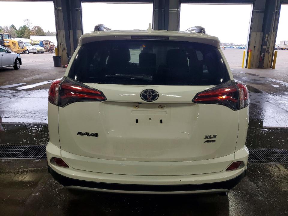 Продаж на аукціоні авто 2018 Toyota Rav4, vin: JTMRFREV4JJ746168, номер лоту: 50500336