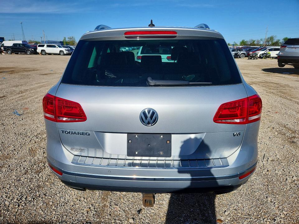 50368306 :رقم المزاد ، WVGEF9BP2FD007354 vin ، 2015 Volkswagen Touareg مزاد بيع