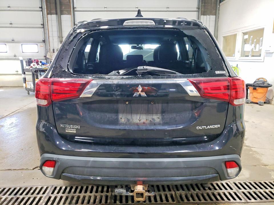 50719316 :رقم المزاد ، JA4AZ3A35JZ024029 vin ، 2018 Mitsubishi Outlander مزاد بيع