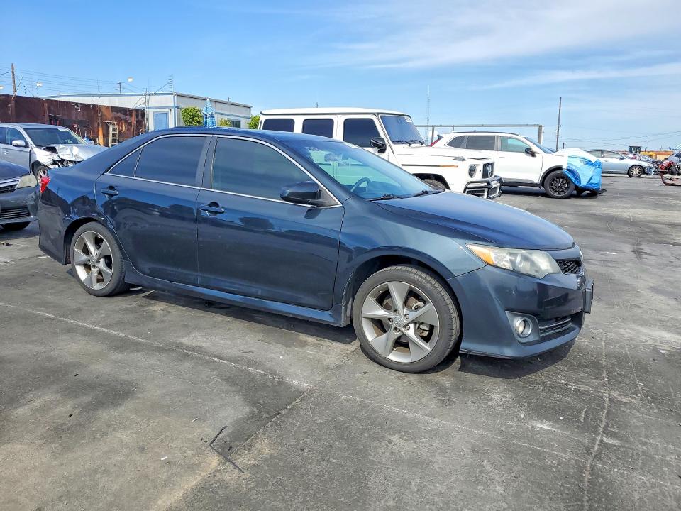 50731756 :رقم المزاد ، 4T1BF1FK8EU834518 vin ، 2014 Toyota Camry مزاد بيع