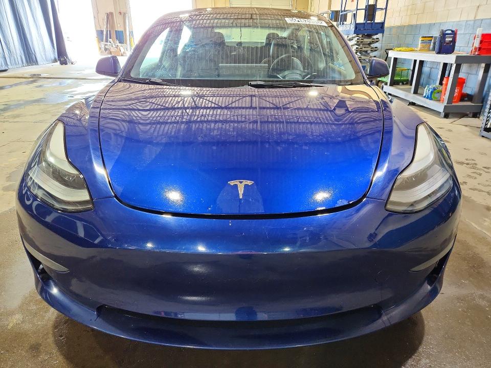 50182906 :رقم المزاد ، 5YJ3E1EAXNF186869 vin ، 2022 Tesla Model 3 مزاد بيع