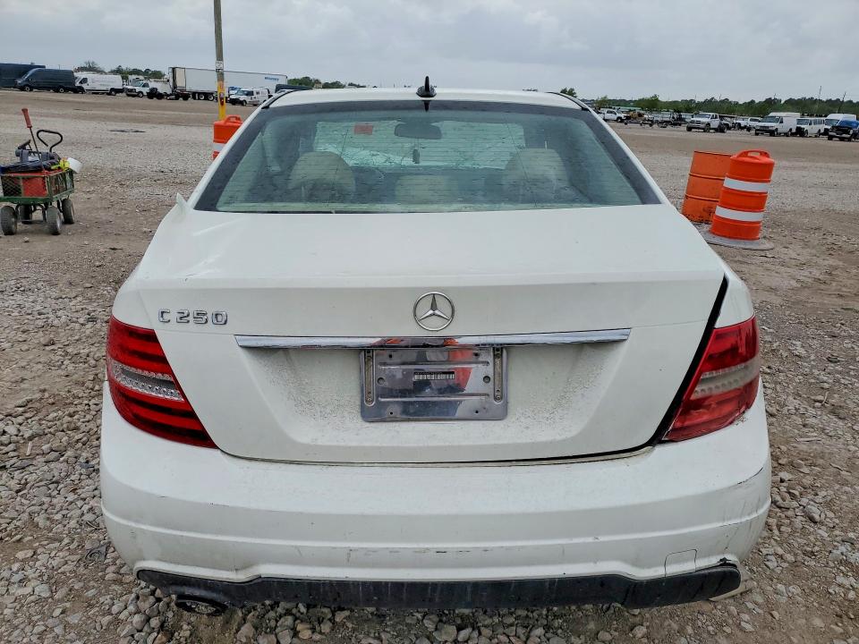 2012 Mercedes-benz C მანქანა იყიდება აუქციონზე, vin: WDDGF4HB5CA626545, აუქციონის ნომერი: 48691656