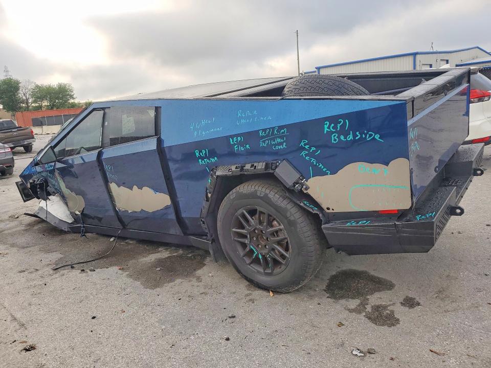 48893086 :رقم المزاد ، 7G2CEHED5RA051382 vin ، 2024 Tesla Cybertruck مزاد بيع