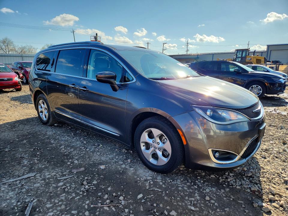 50266256 :رقم المزاد ، 2C4RC1EG5HR757486 vin ، 2017 Chrysler Pacifica مزاد بيع