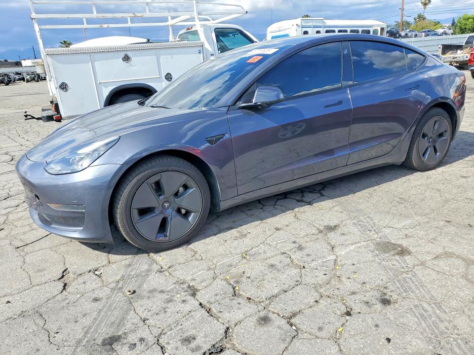 49736806 :رقم المزاد ، 5YJ3E1EA1NF102549 vin ، 2022 Tesla Model 3 مزاد بيع