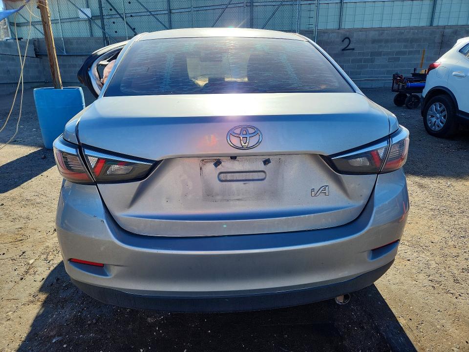 48504826 :رقم المزاد ، 3MYDLBYV6JY321747 vin ، 2018 Toyota Yaris Ia مزاد بيع