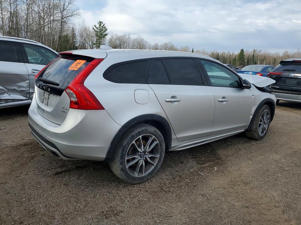 2015 Volvo V60 Cross Country T5 Wagon Awd მანქანა იყიდება აუქციონზე, vin: YV4612HLXF1001156, აუქციონის ნომერი: 49445266