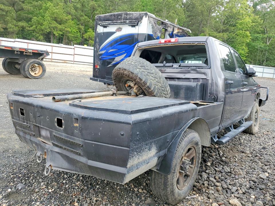 47826676 :رقم المزاد ، 3C6UR5CL0HG677686 vin ، 2017 Ram 2500 مزاد بيع