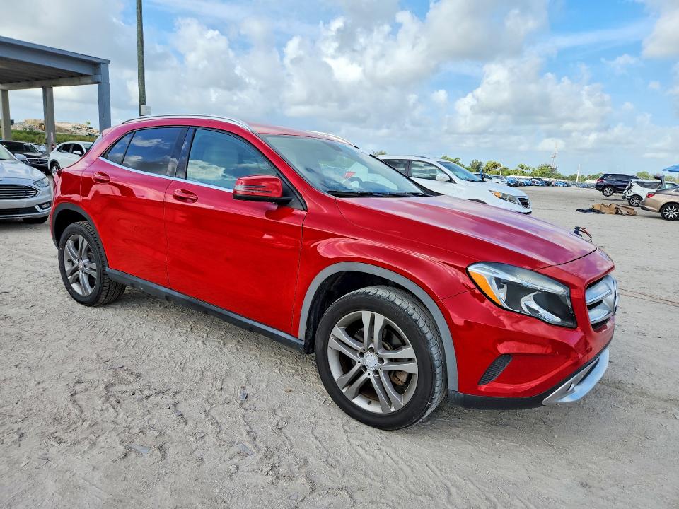 48483976 :رقم المزاد ، WDCTG4EB4FJ167078 vin ، 2015 Mercedes Benz Gla مزاد بيع