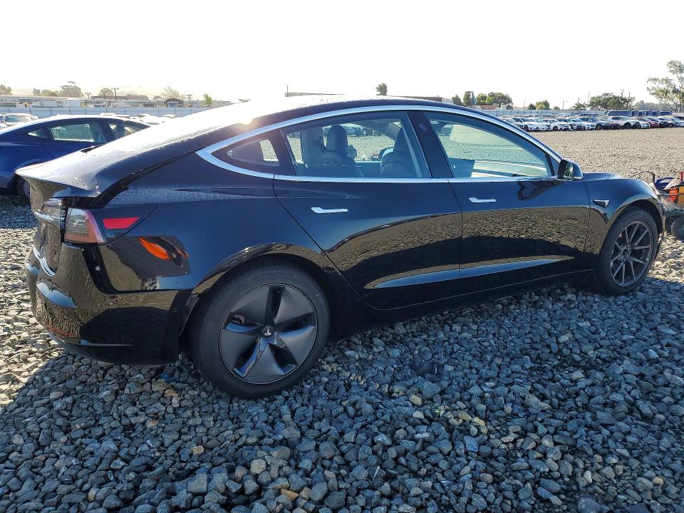 Продажа на аукционе авто 2018 Tesla Model 3, vin: 5YJ3E1EA2JF070978, номер лота: 48158066