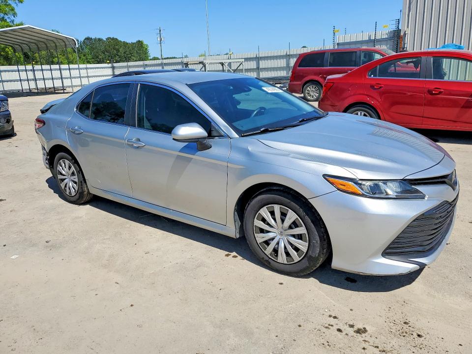 49744986 :رقم المزاد ، 4T1B11HK7JU536208 vin ، 2018 Toyota Camry مزاد بيع