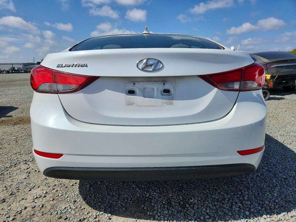 52064276 :رقم المزاد ، 5NPDH4AE5FH573404 vin ، 2015 Hyundai Elantra مزاد بيع