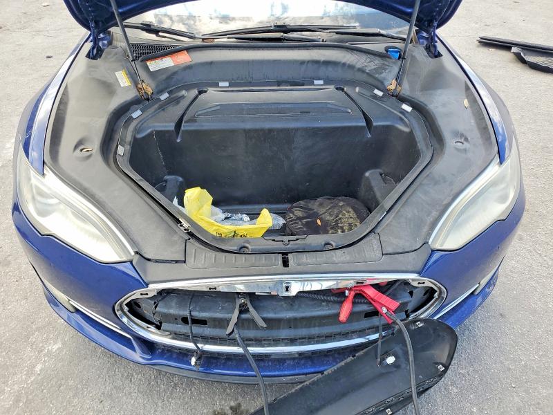 51467246 :رقم المزاد ، 5YJSA1S22FF093401 vin ، 2015 Tesla Model S مزاد بيع