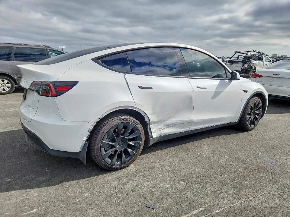 49137226 :رقم المزاد ، 5YJYGDEE5MF229307 vin ، 2021 Tesla Model Y مزاد بيع