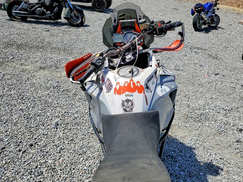 50807996 :رقم المزاد ، VBKV59404FM925564 vin ، 2015 Ktm 1290 مزاد بيع