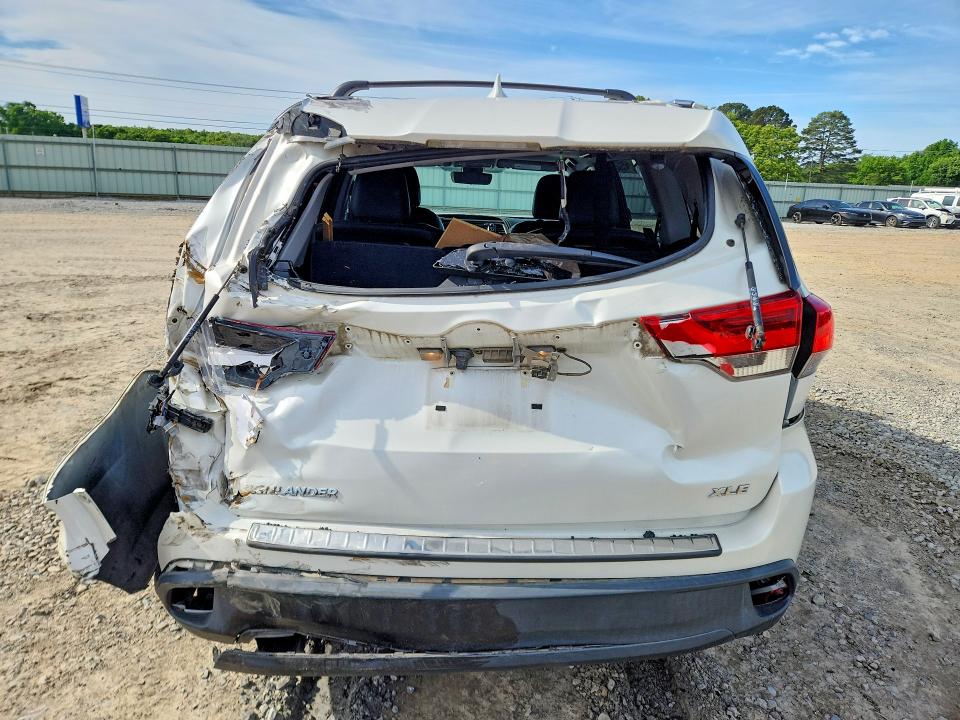 Продаж на аукціоні авто 2018 Toyota Highlander, vin: 5TDKZRFH4JS533077, номер лоту: 51992076