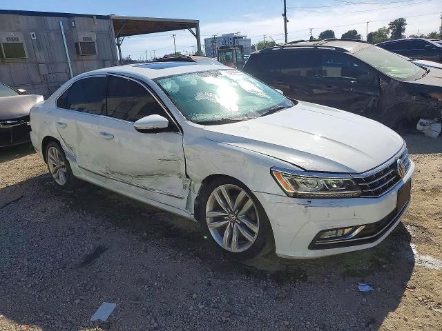51146526 :رقم المزاد ، 1VWGT7A30HC048404 vin ، 2017 Volkswagen Passat مزاد بيع