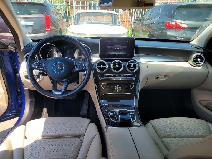 51319076 :رقم المزاد ، 55SWF4KB2JU260741 vin ، 2018 Mercedes-benz C مزاد بيع