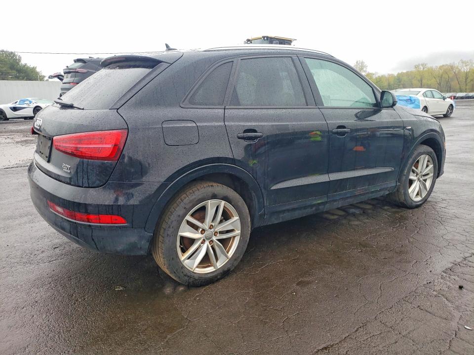51076676 :رقم المزاد ، WA1ECCFSXJR018522 vin ، 2018 Audi Q3 مزاد بيع