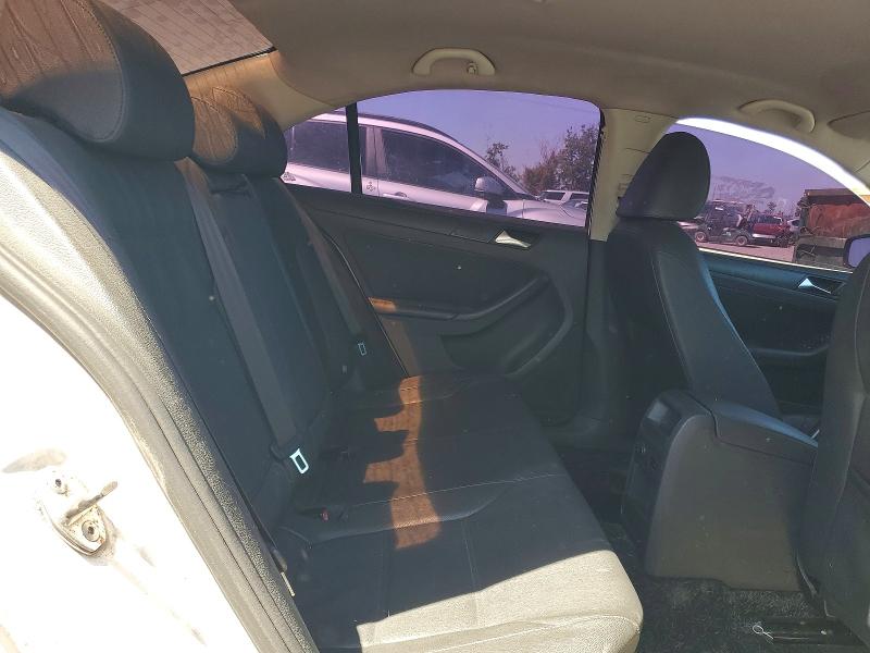 50130586 :رقم المزاد ، 3VWDX7AJ3BM364682 vin ، 2011 Volkswagen Jetta مزاد بيع