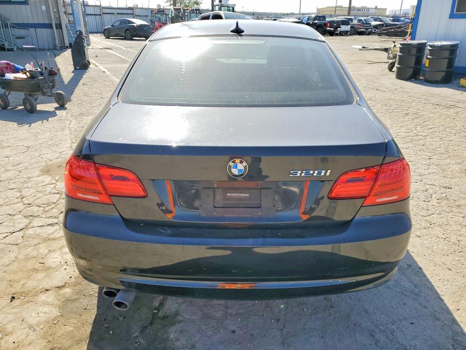 51399926 :رقم المزاد ، WBAKE3C56BE557730 vin ، 2011 Bmw 328 مزاد بيع