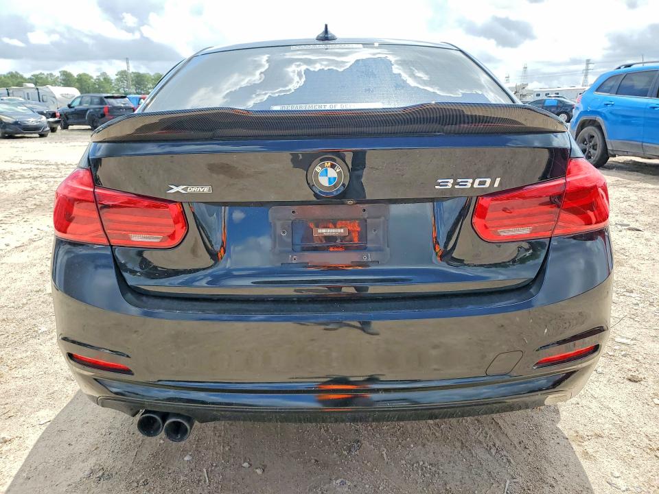 50493596 :رقم المزاد ، WBA8D9C55JA615347 vin ، 2018 Bmw 330 مزاد بيع