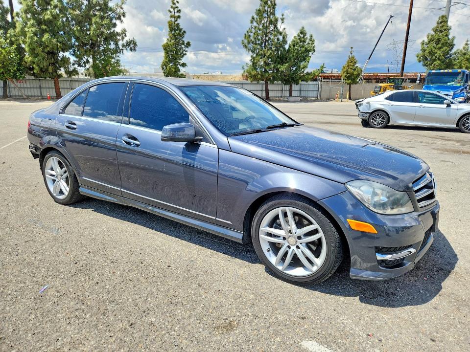 48931976 :رقم المزاد ، WDDGF4HBXER315777 vin ، 2014 Mercedes-benz C مزاد بيع