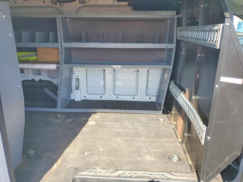 50277356 :رقم المزاد ، 1FTNR1YM5FKB32970 vin ، 2015 Ford Transit مزاد بيع