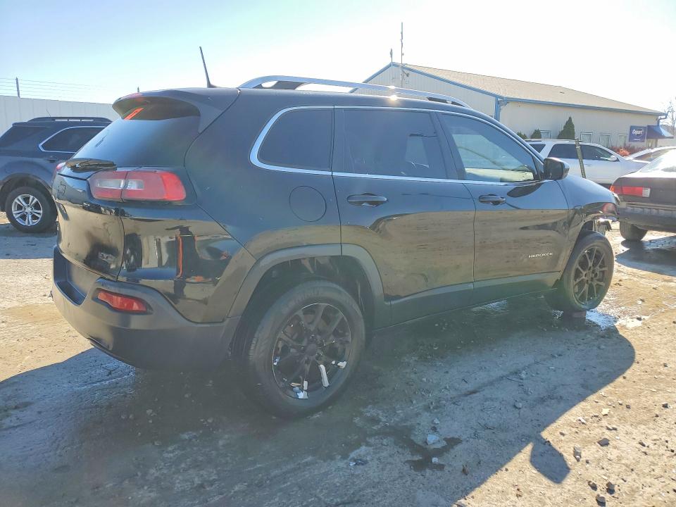 47038136 :رقم المزاد ، 1C4PJMCB0JD603640 vin ، 2018 Jeep Cherokee مزاد بيع