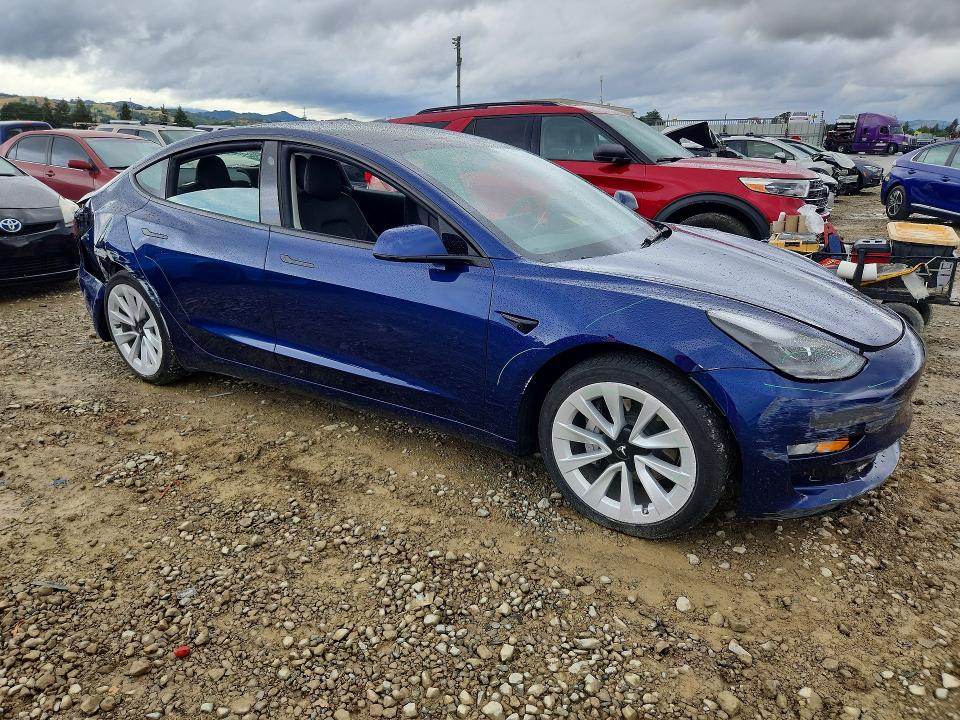 50683996 :رقم المزاد ، 5YJ3E1EAXNF372878 vin ، 2022 Tesla Model 3 مزاد بيع