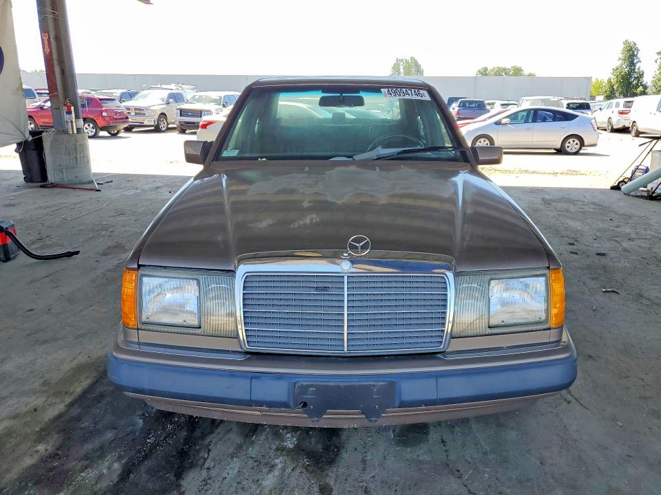 49094746 :رقم المزاد ، WDBEA26D5LB281082 vin ، 1990 Mercedes Benz 300 مزاد بيع