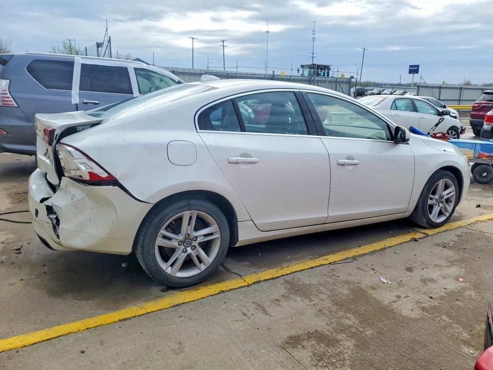 2015 Volvo S60 მანქანა იყიდება აუქციონზე, vin: YV126MFK5F1340149, აუქციონის ნომერი: 48615116