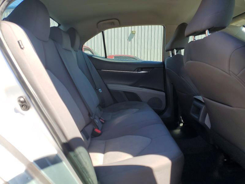 49744986 :رقم المزاد ، 4T1B11HK7JU536208 vin ، 2018 Toyota Camry مزاد بيع
