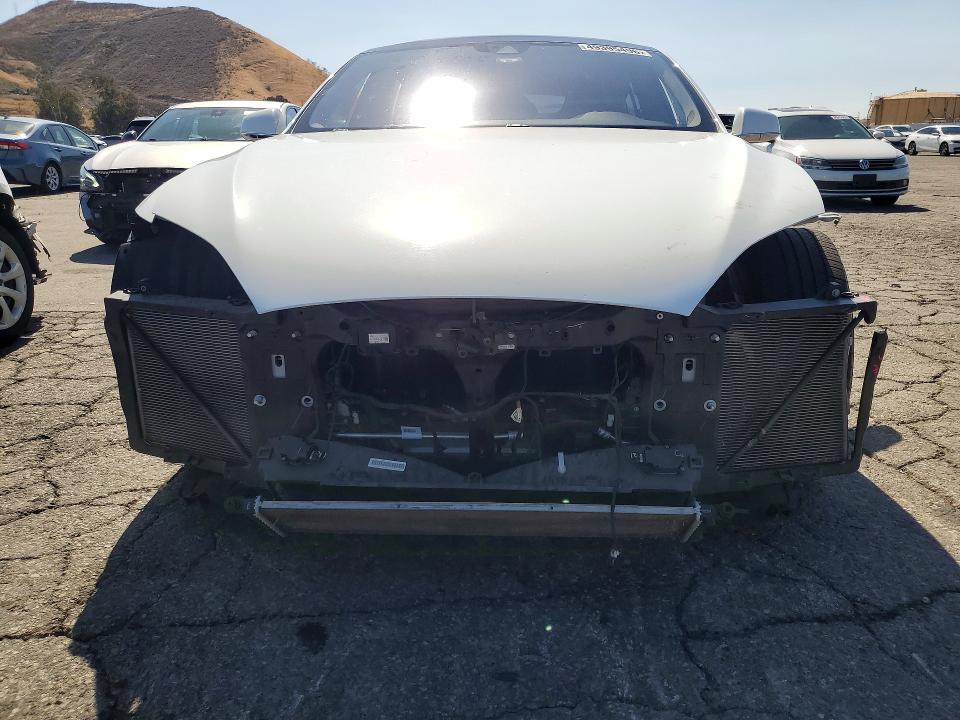 Продаж на аукціоні авто 2015 Tesla Model S, vin: 5YJSA1E28FF107426, номер лоту: 49395496