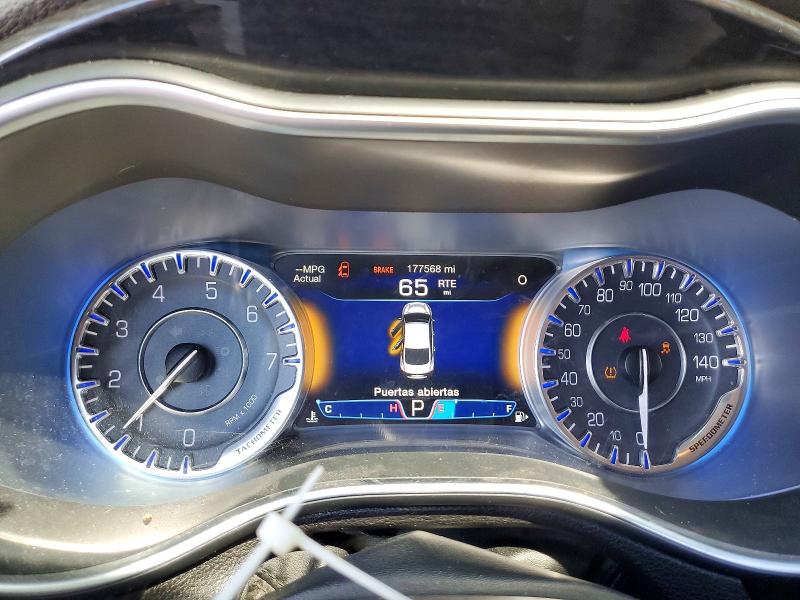 51129686 :رقم المزاد ، 1C3CCCCB6FN552282 vin ، 2015 Chrysler 200 مزاد بيع