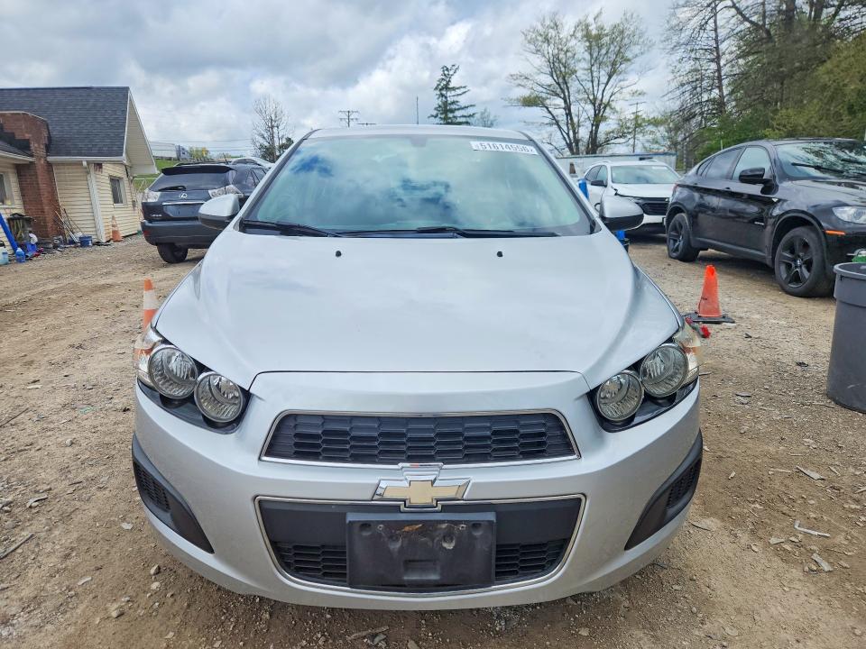 51614556 :رقم المزاد ، 1G1JC5SG5F4203351 vin ، 2015 Chevrolet Sonic مزاد بيع